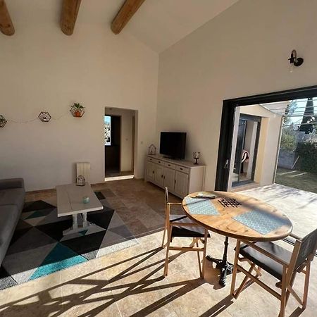 Appartement Calme Et Lumineux Paradou Esterno foto