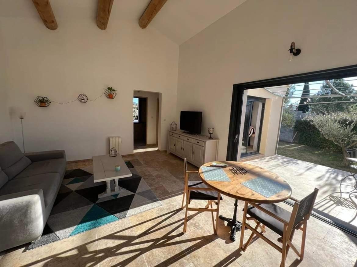 Appartement Calme Et Lumineux Paradou Esterno foto
